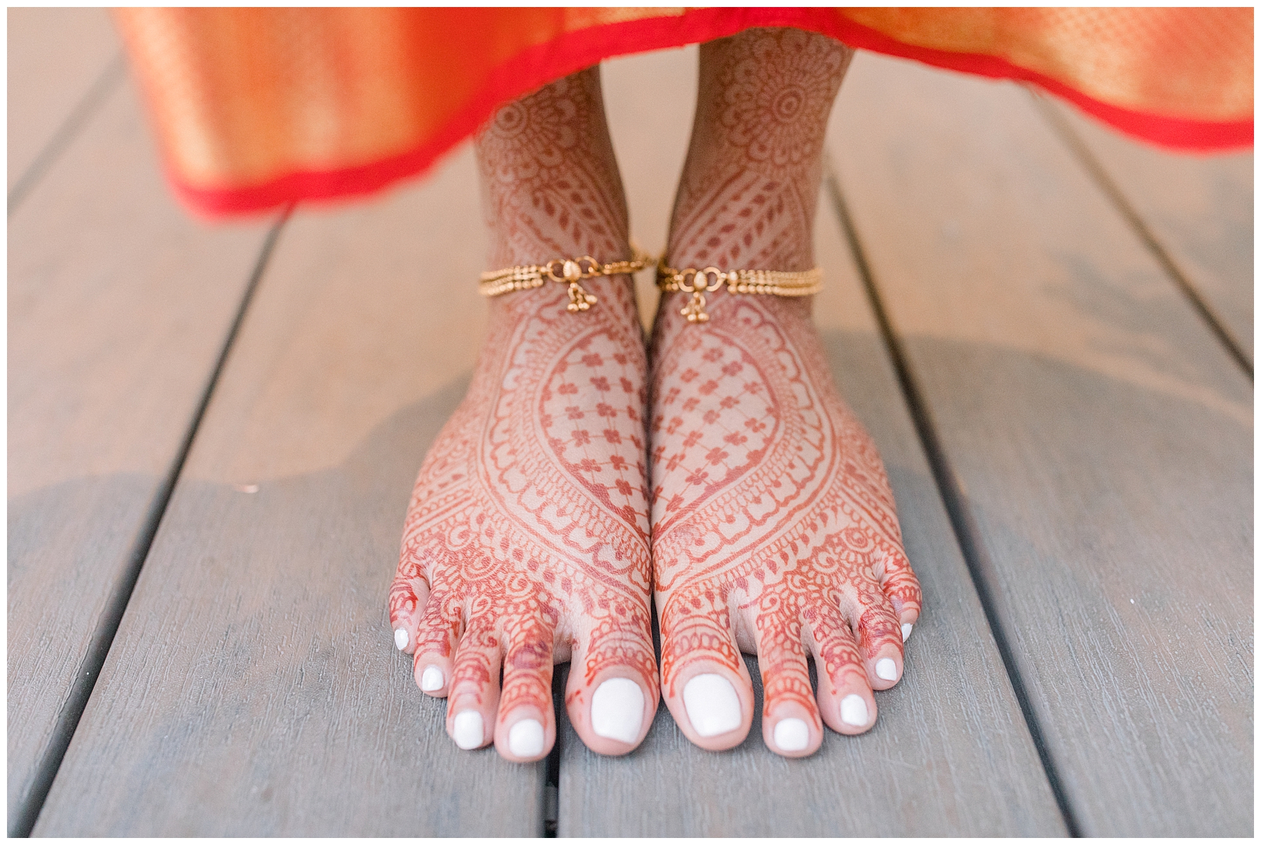 Henna art on bride's feet