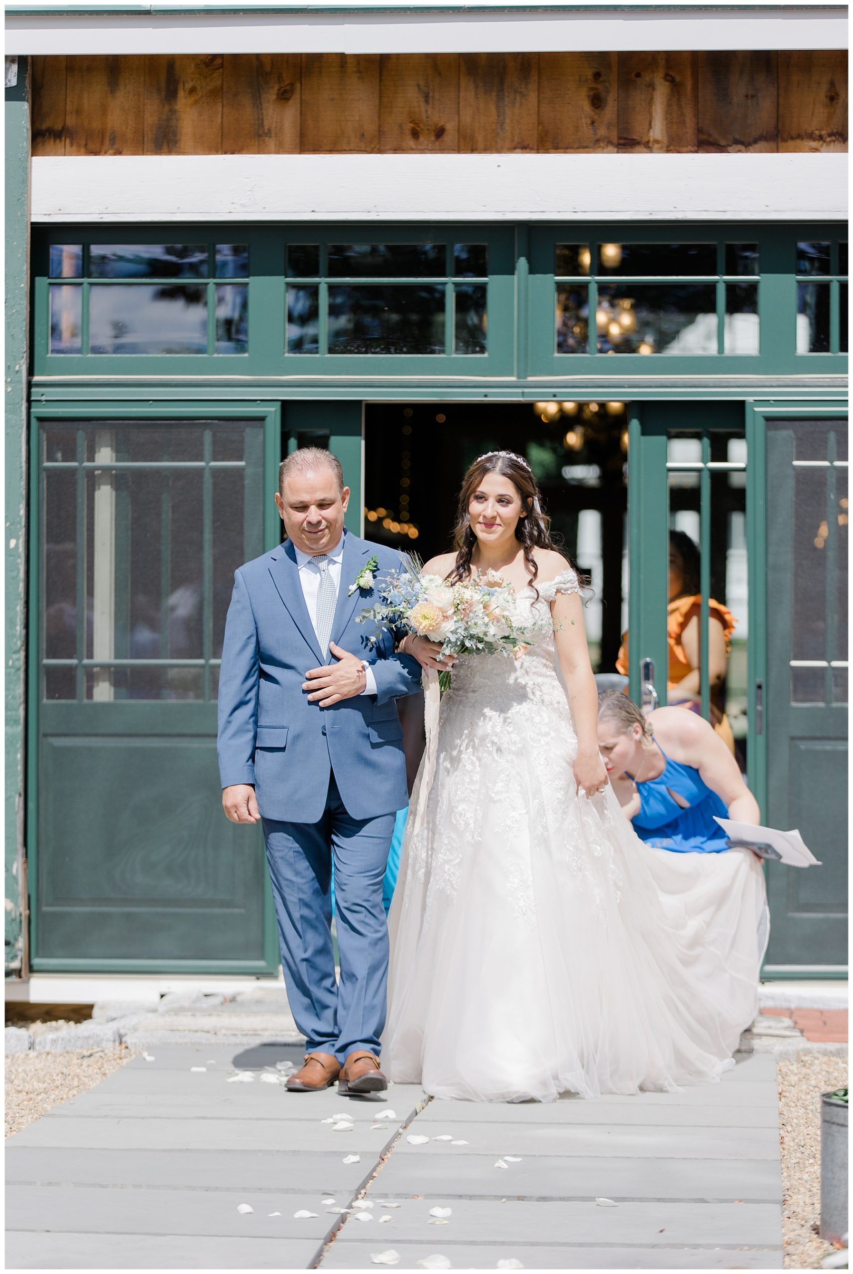 father walks daughter down the aisle 