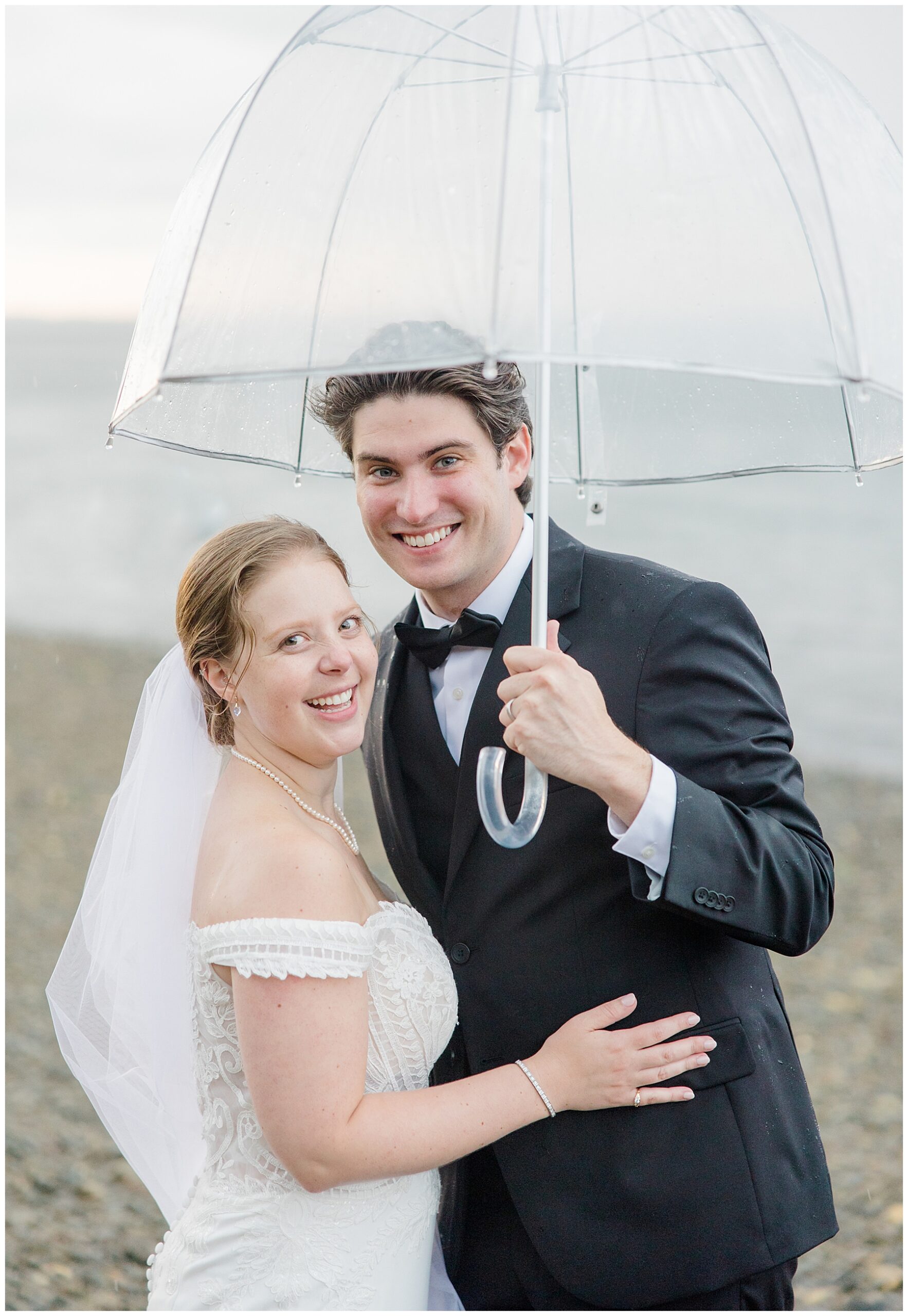 newlyweds dance in the rain 