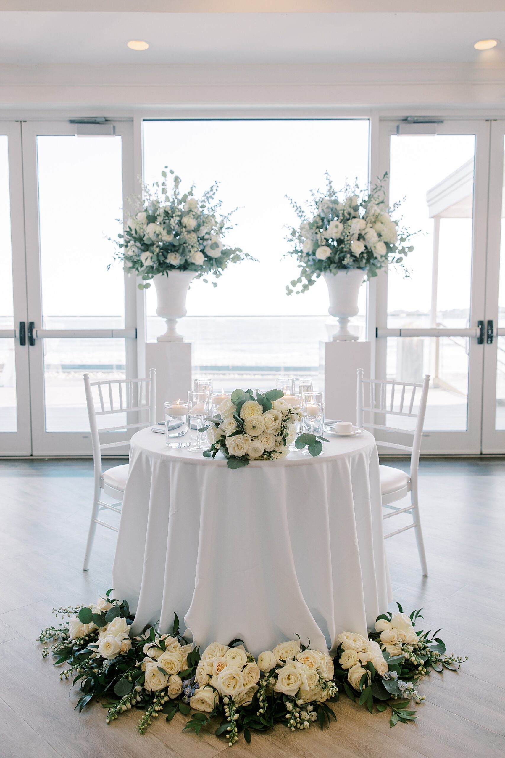 sweetheart table with views of the ocean