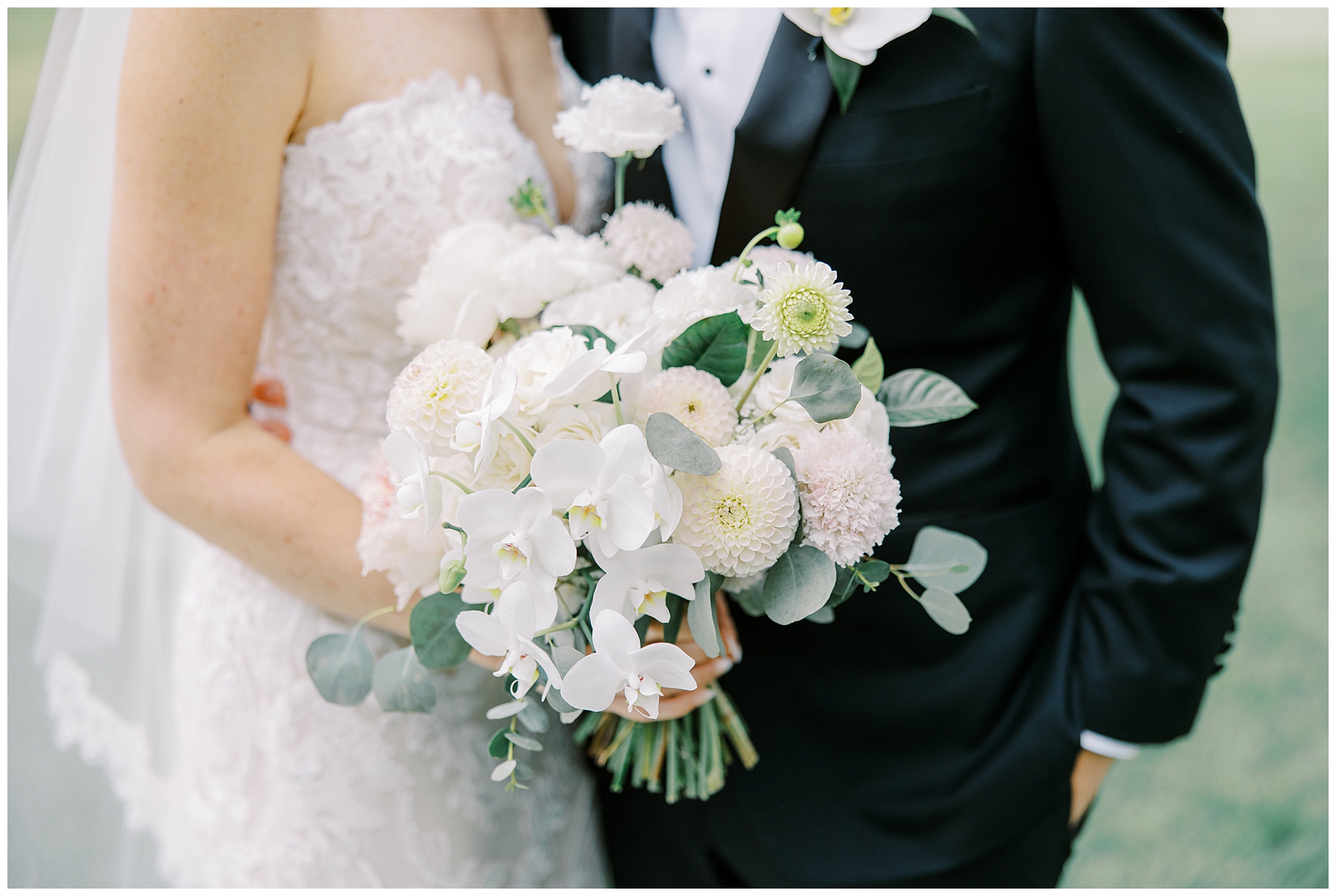 elegant bridal bouquet 