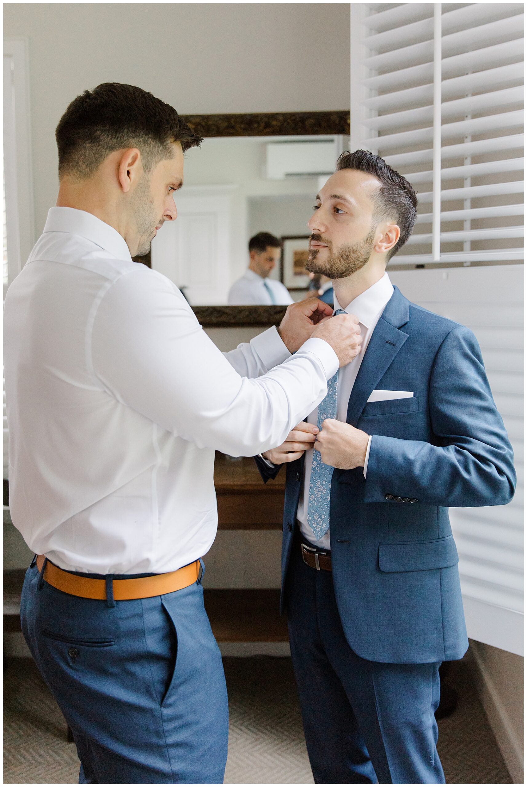 groom putting tie on