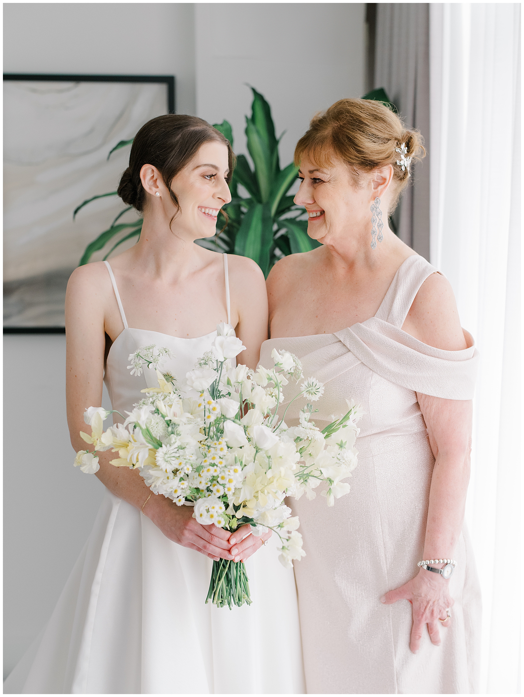 bride with mom 