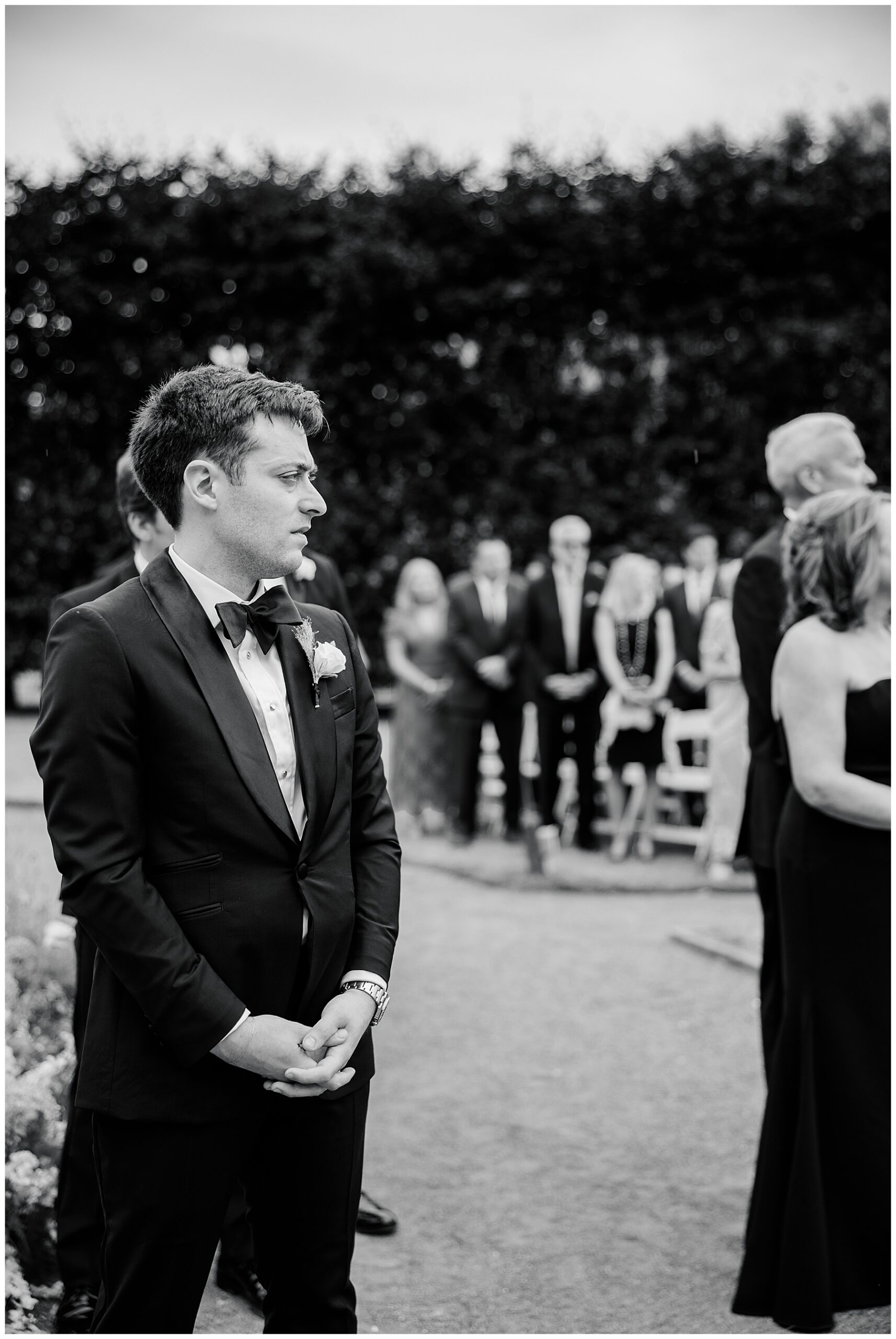 groom waiting for bride