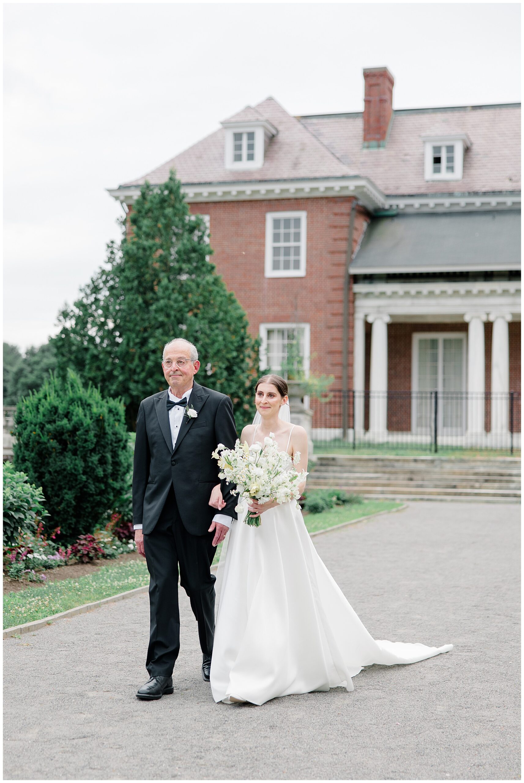 father walks daughter down the aisle 