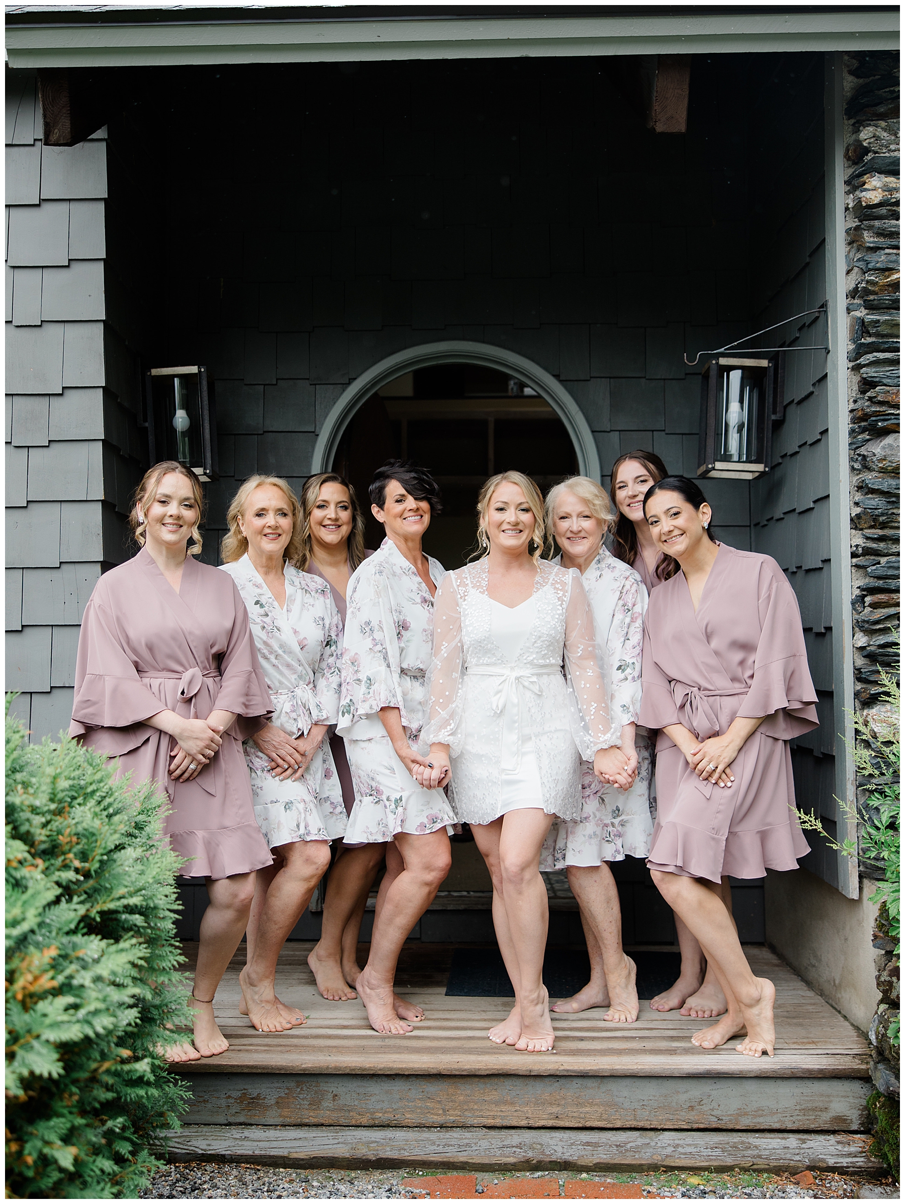 bride and bridesmaids getting ready 