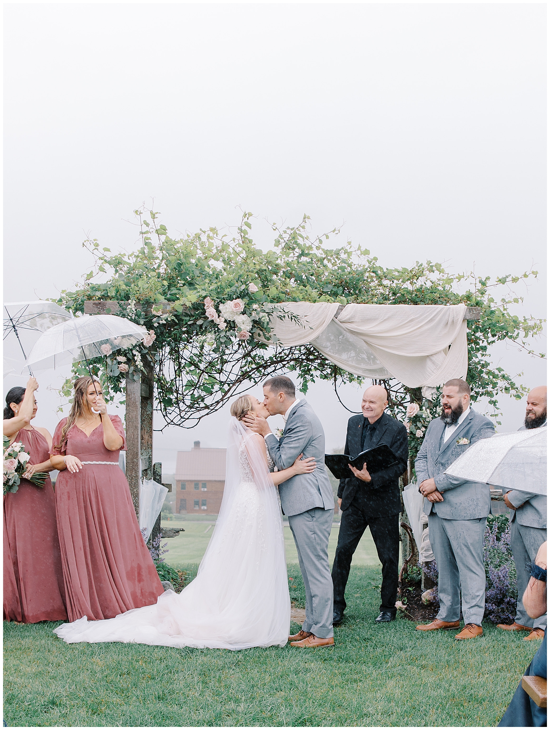 couple kiss at wedding cerermony 