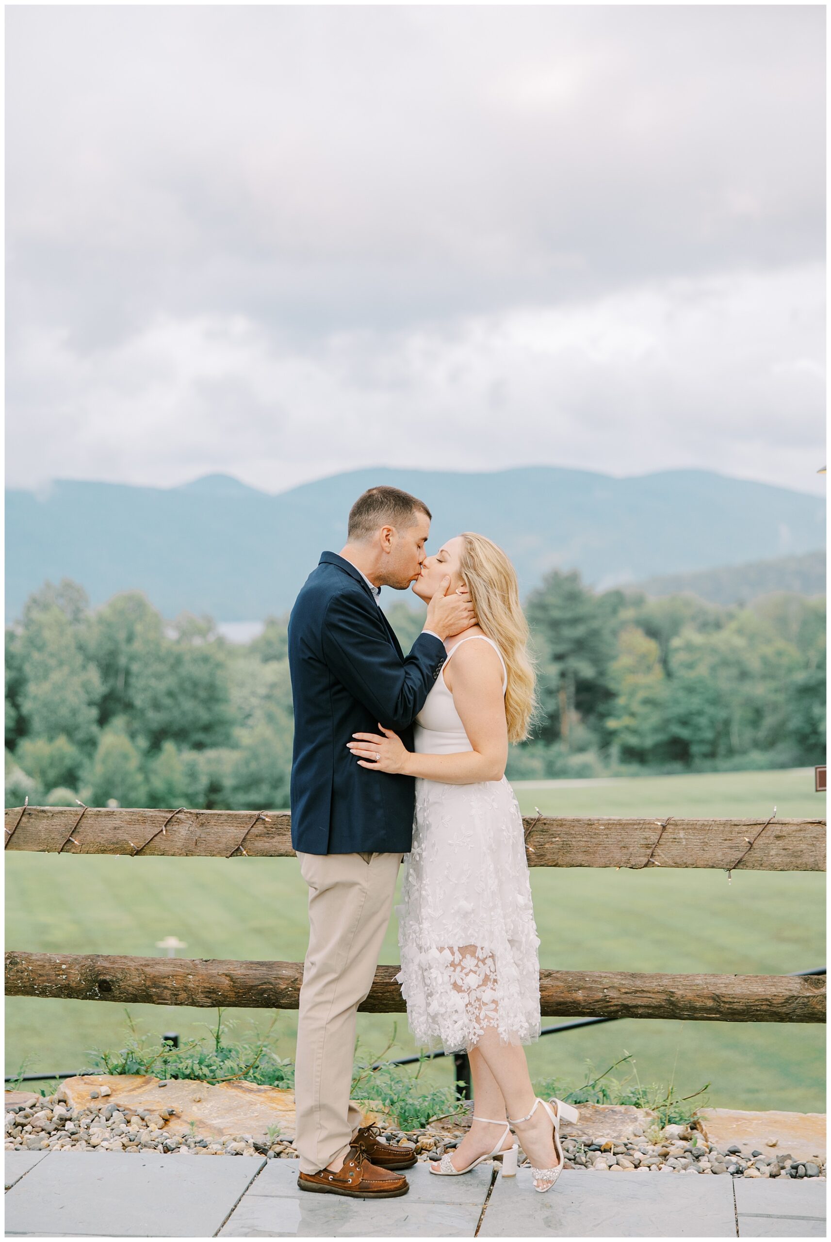 couple kiss in vermont