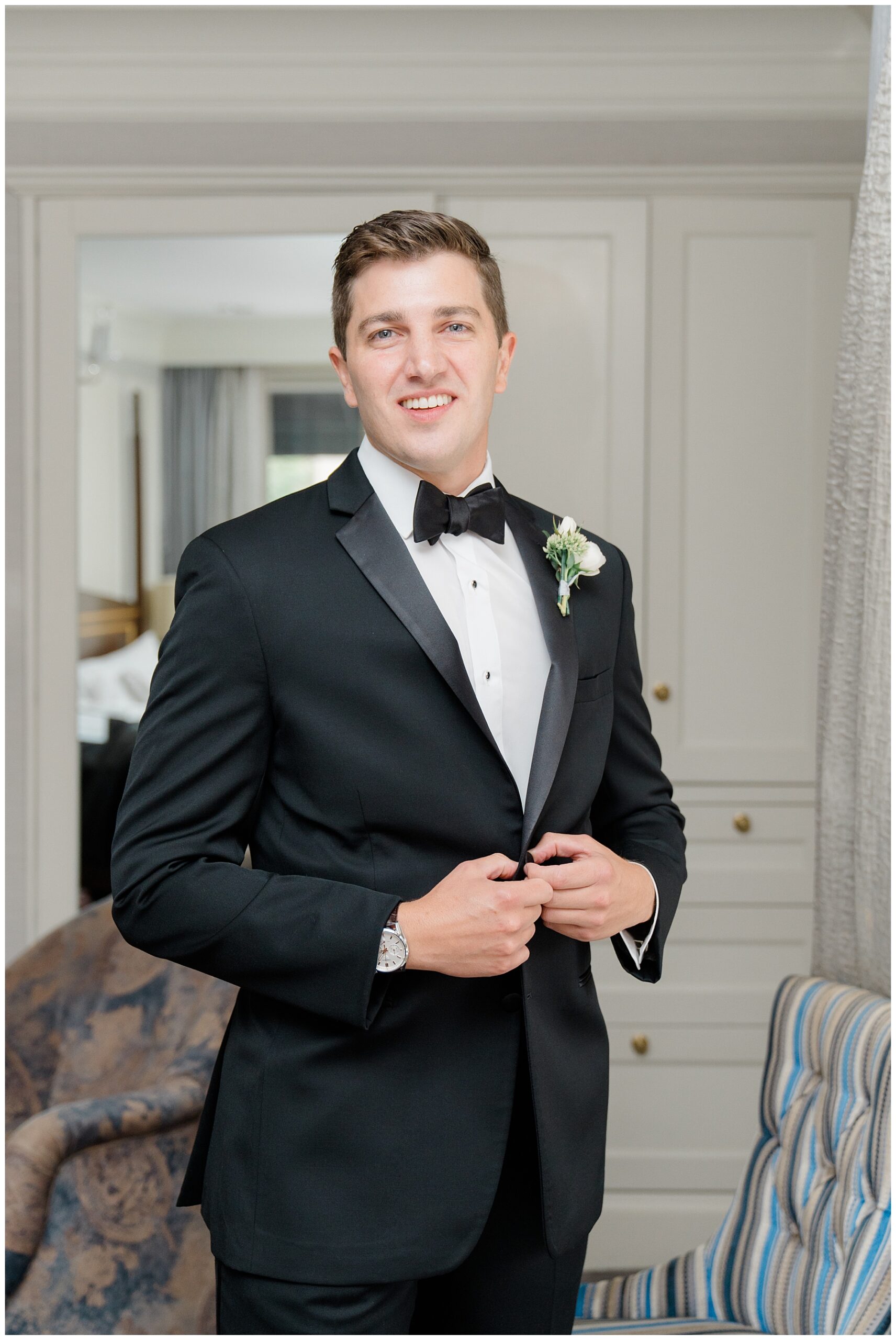 groom in black tux