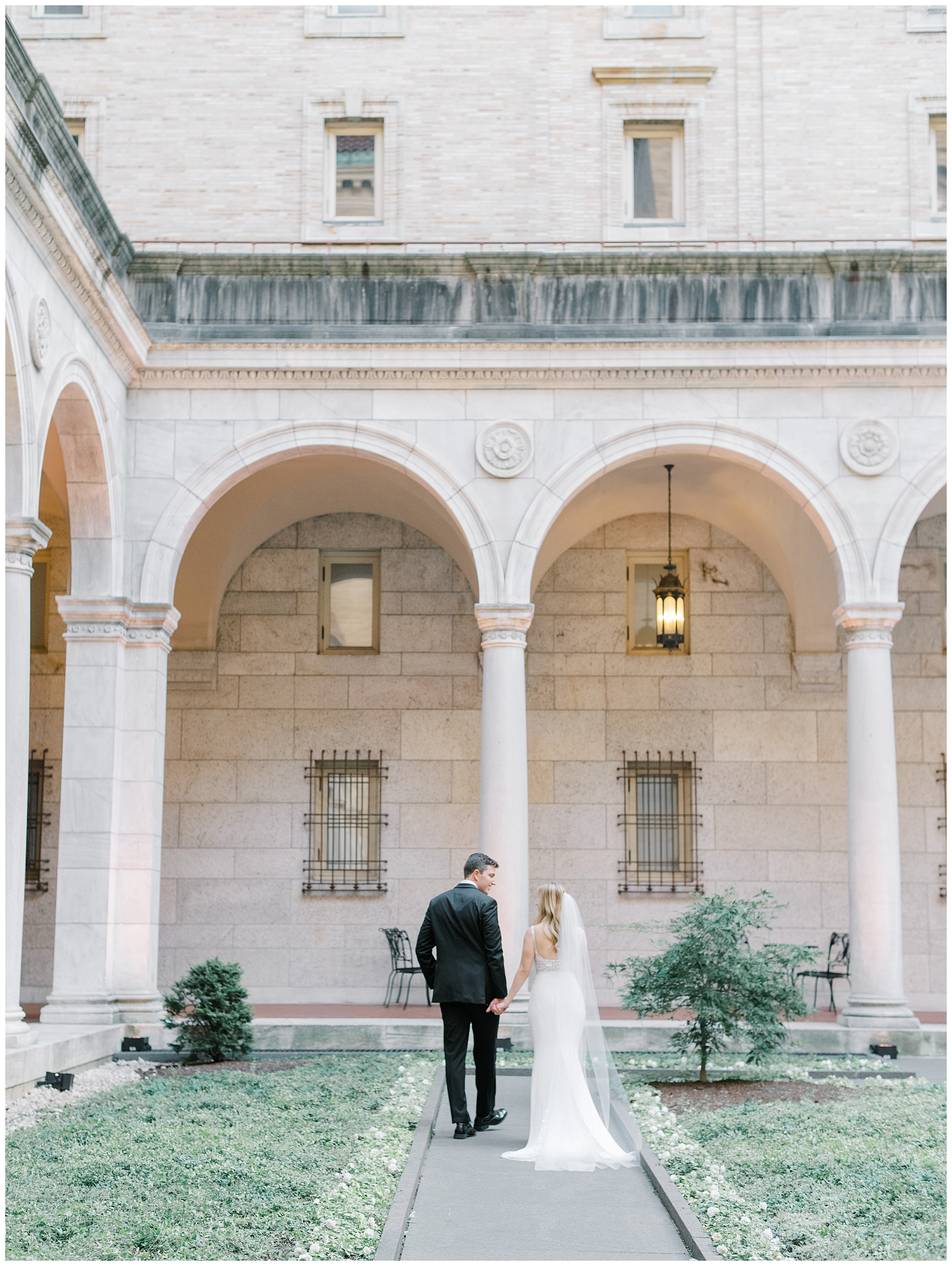 Elegant wedding photos in the courtyard with grand architecture