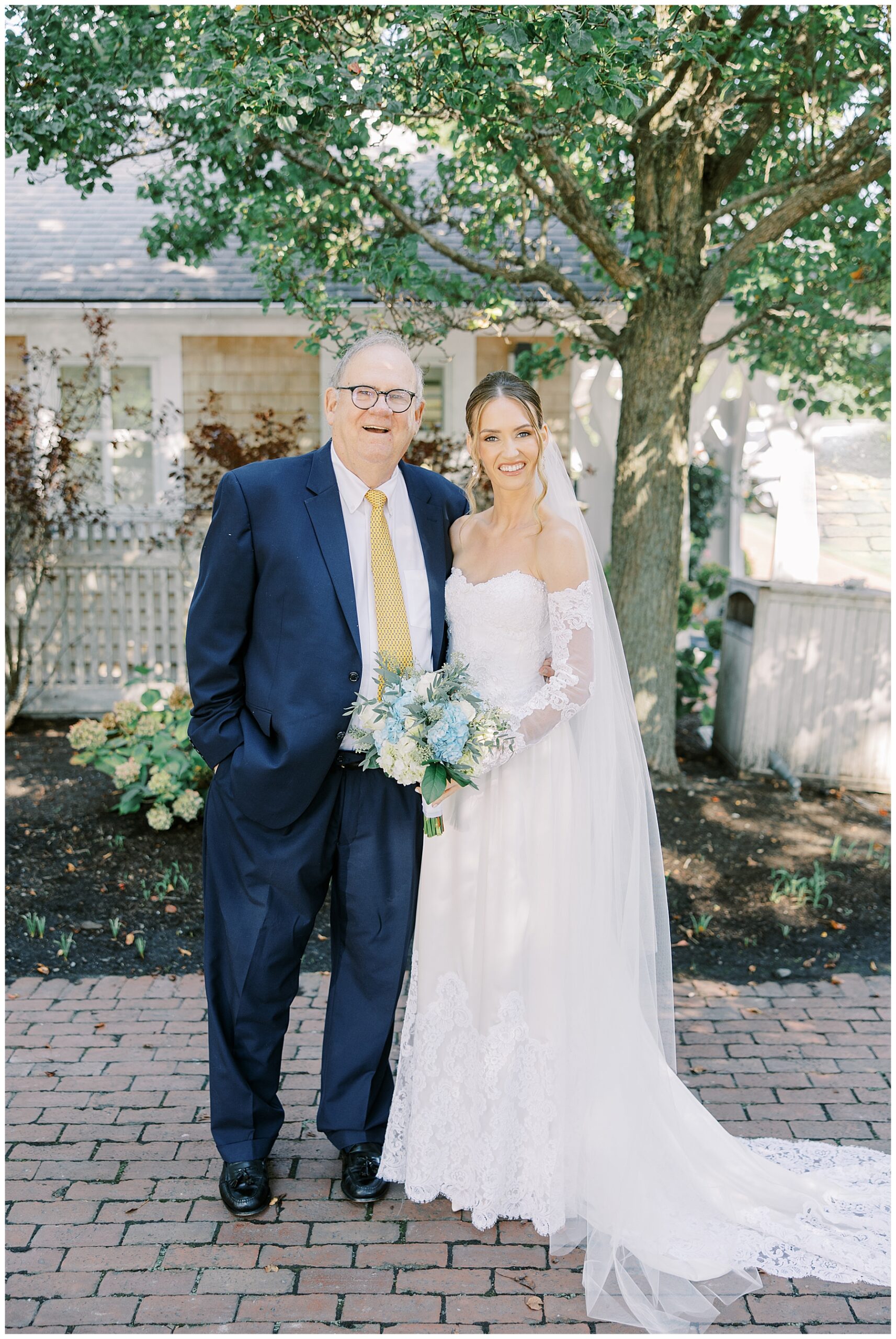 father of the bride with his daughter