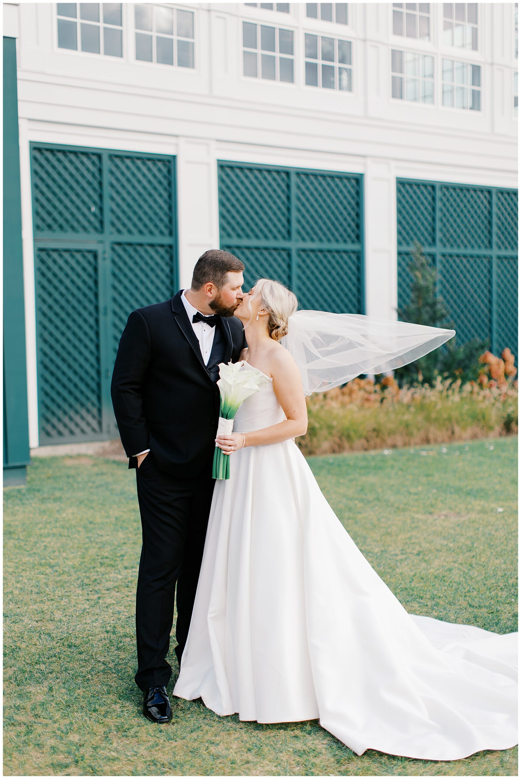 romantic wedding photos of bride and groom kissing outside of Gardiner House