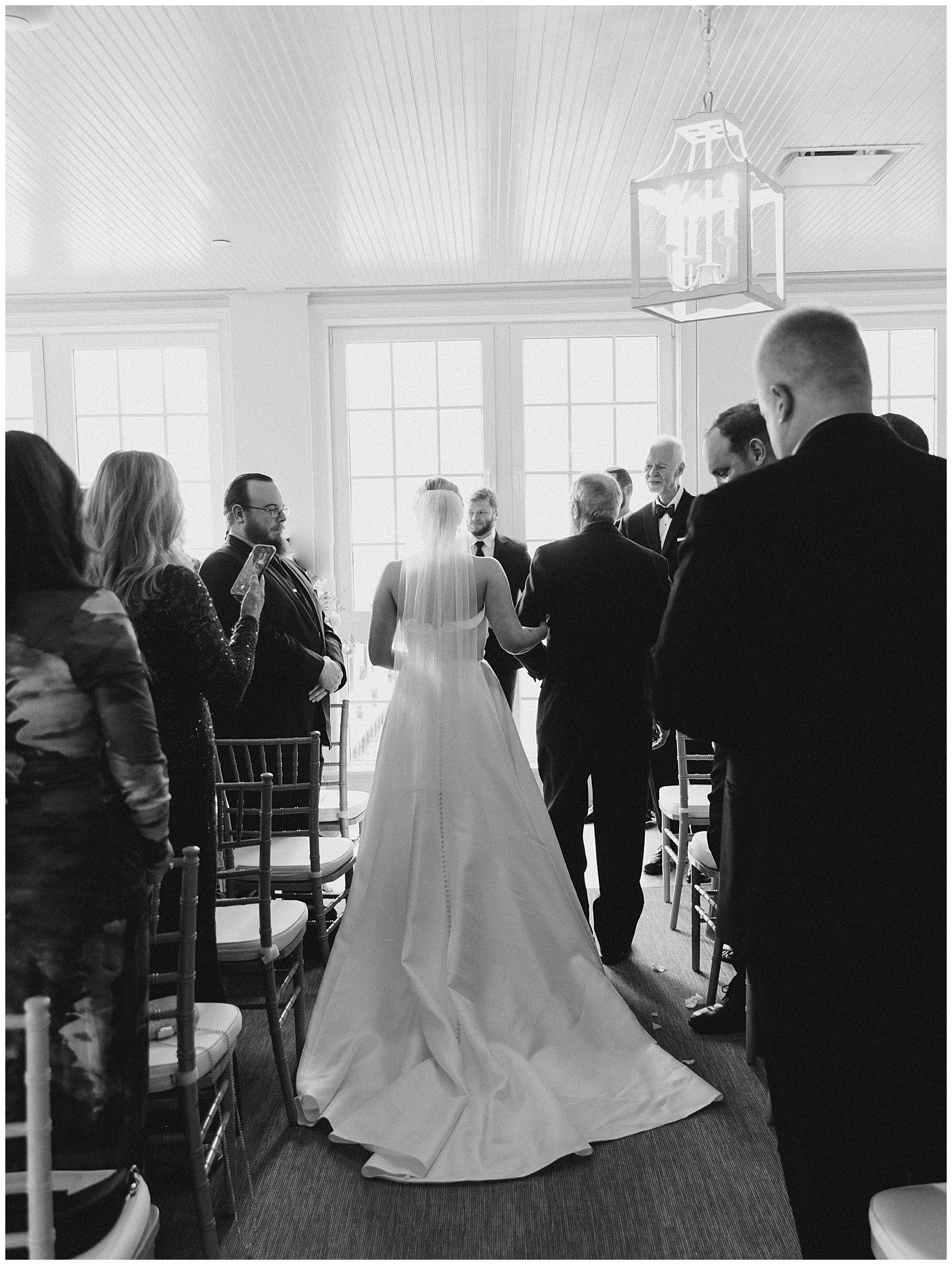 dad walks daughter down the aisle at wedding