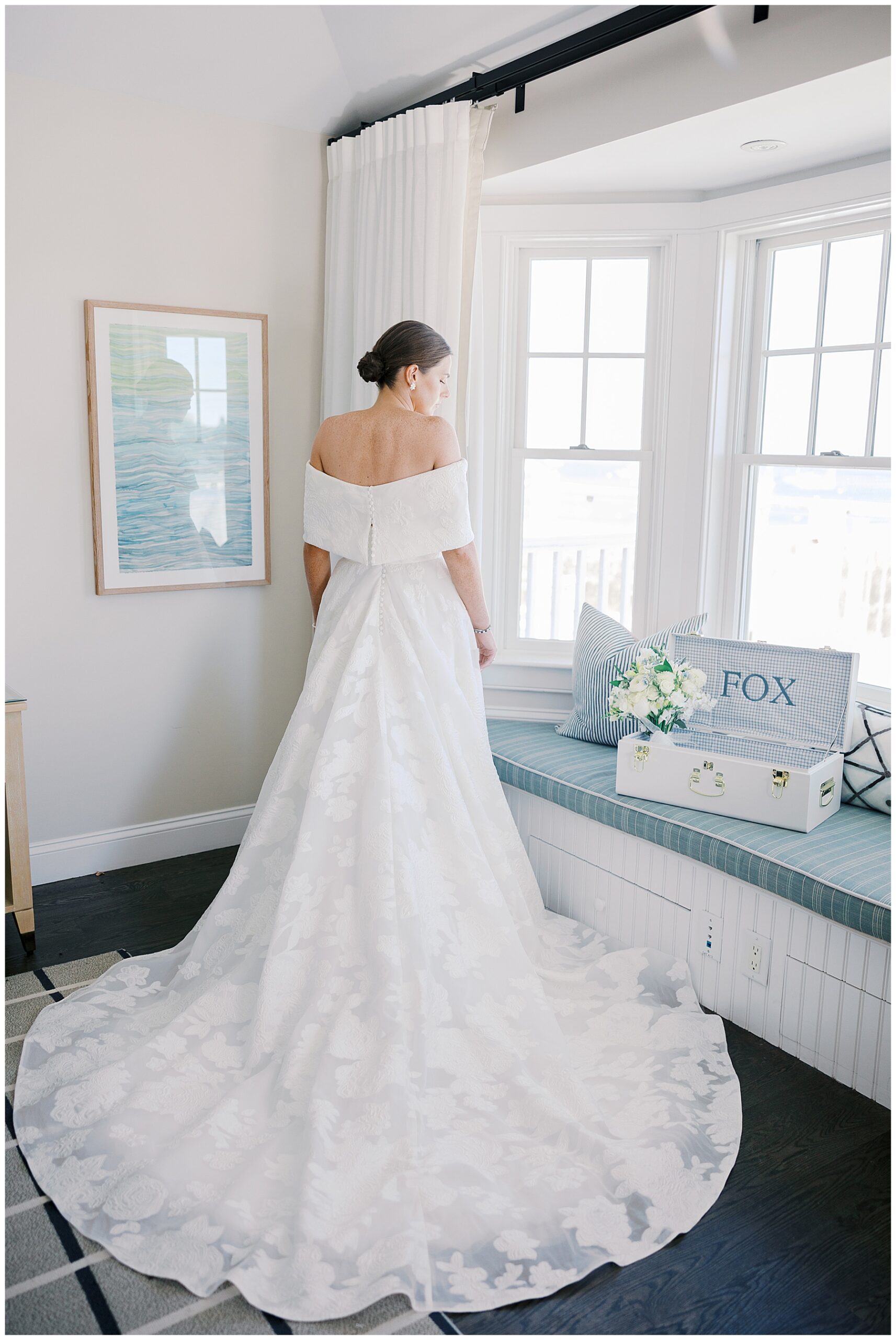 back of bride's wedding dress 