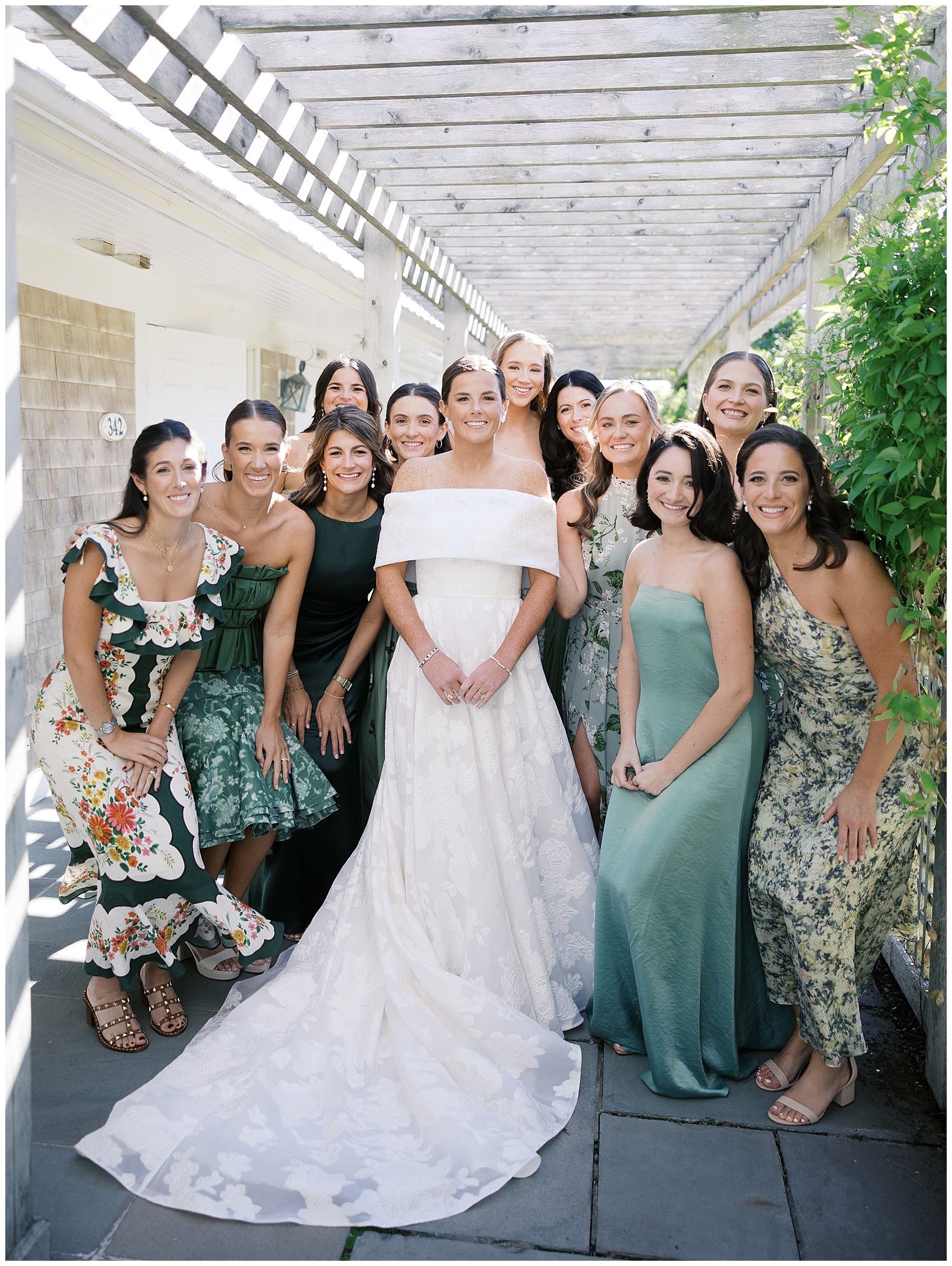 bride with bridesmaids 