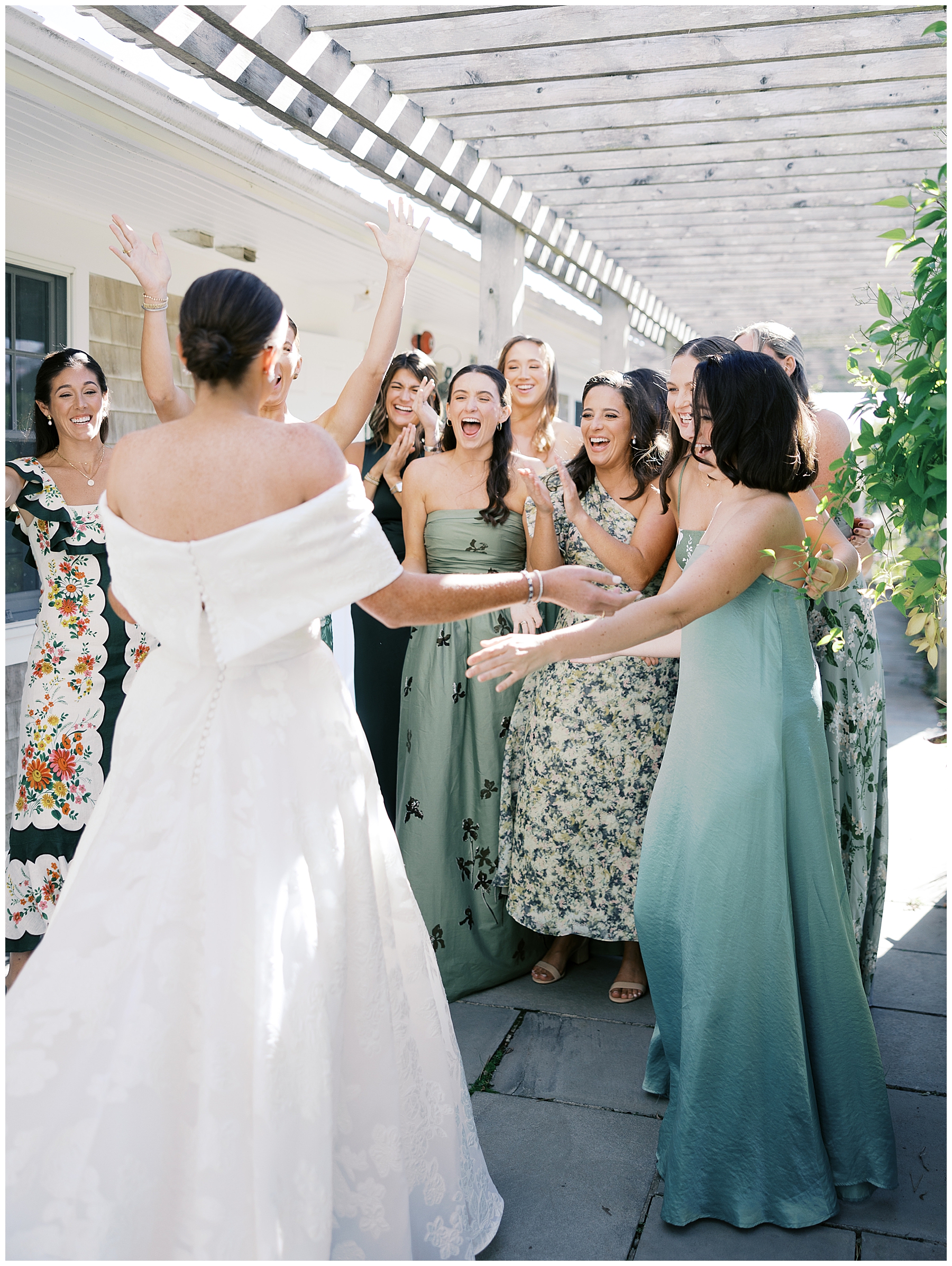 bridesmaids first look 