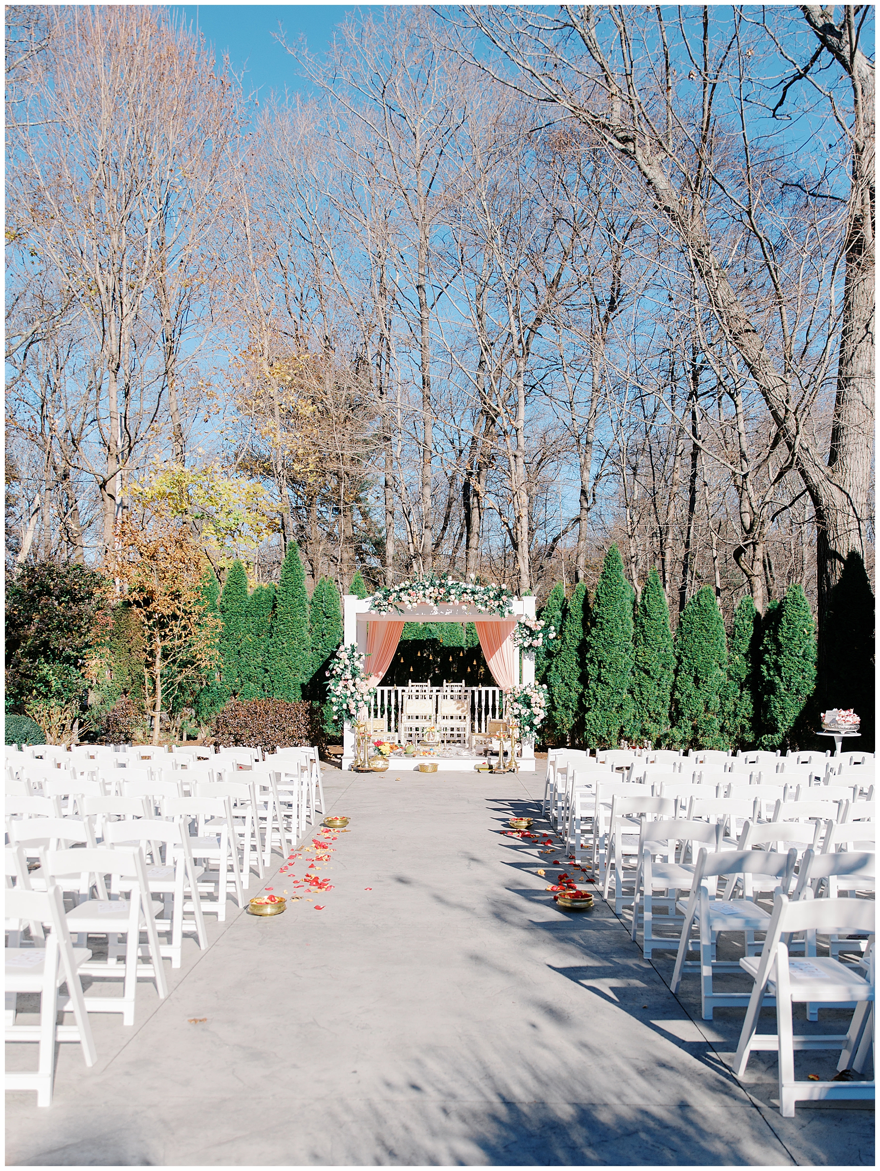 outdoor wedding ceremony at Saphire Estate